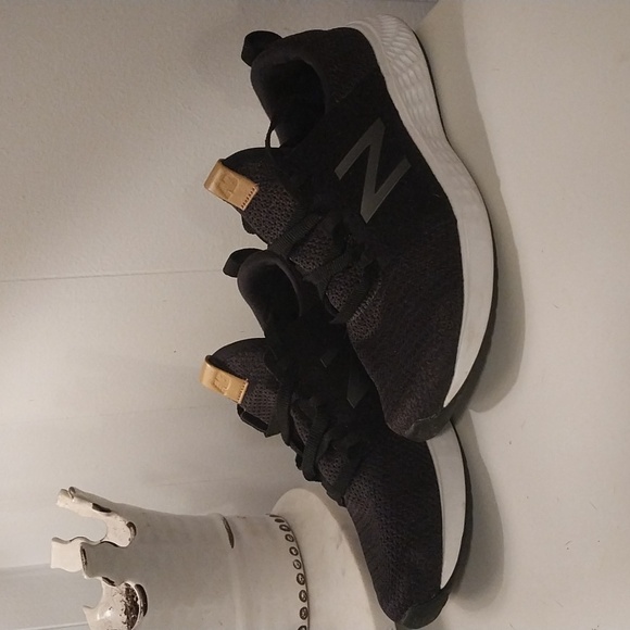 New Balance Fresh Foam Running Shoe - Picture 1 of 12